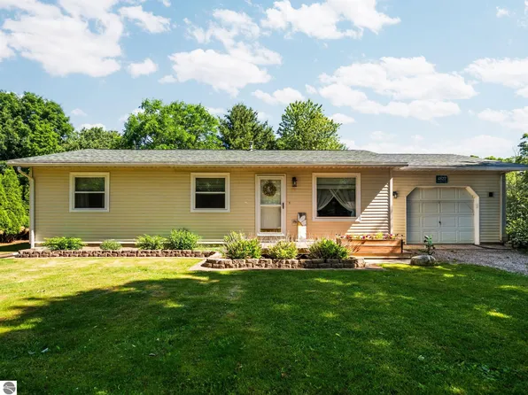 4822 Candlewood Ln, Traverse City, MI 49685
