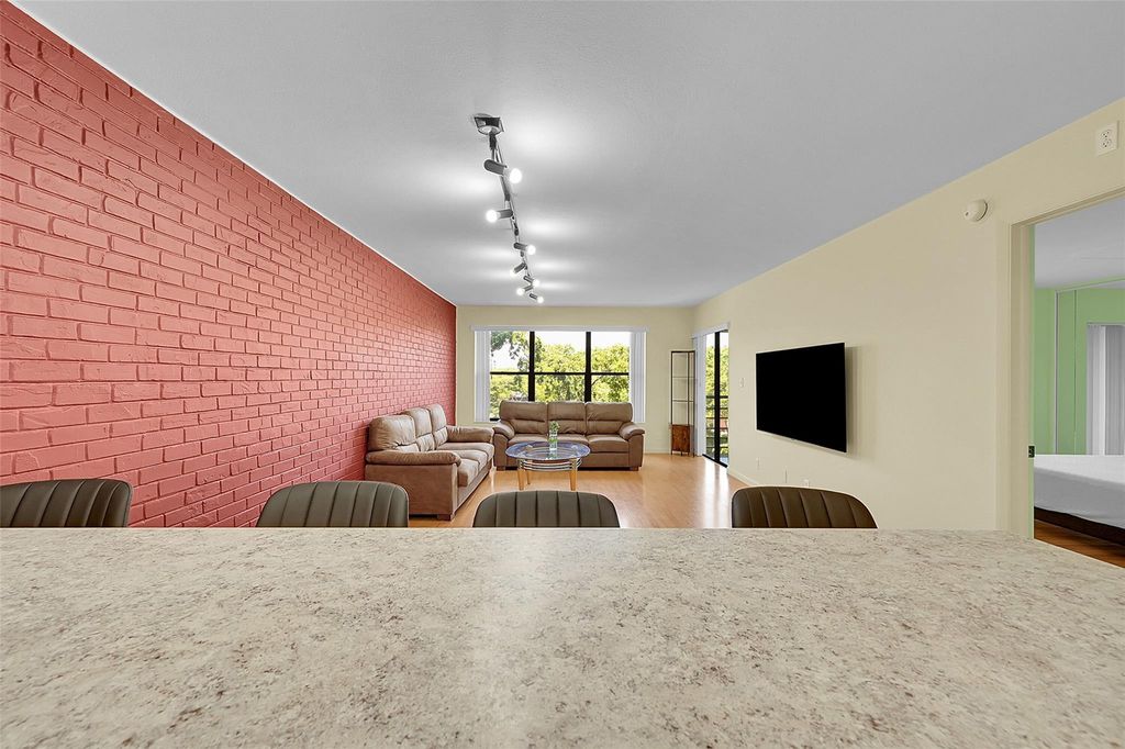 2304 S Cypress Bend Dr APT 512, photo 7
