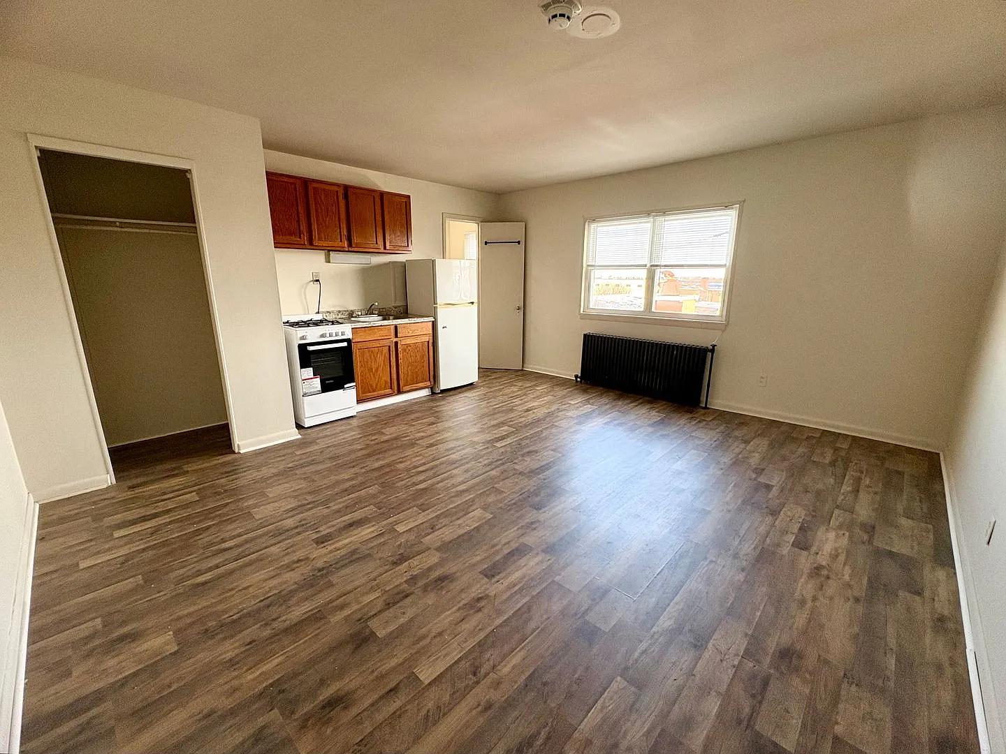 403 W James St — Photo 3