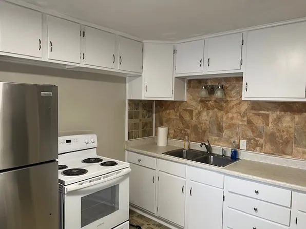 911 1/2 8th St #2, Rawlins, WY 82301