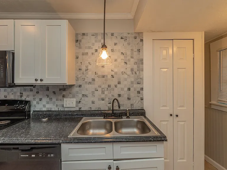 1110 Murphy St — Photo 14