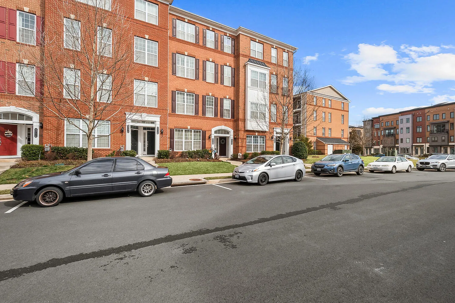 3 bed, 2452 sqft, $3,100 — Photo 1