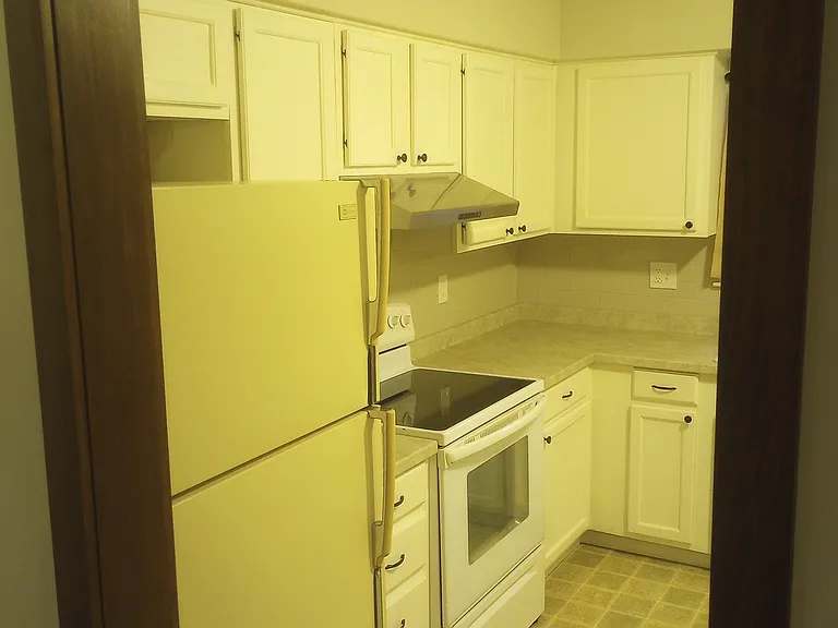 238 Downey Dr — Photo 5