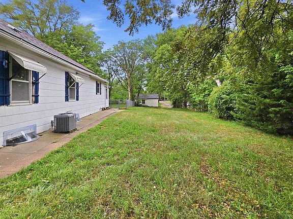 3rd image of 207 Helmer St