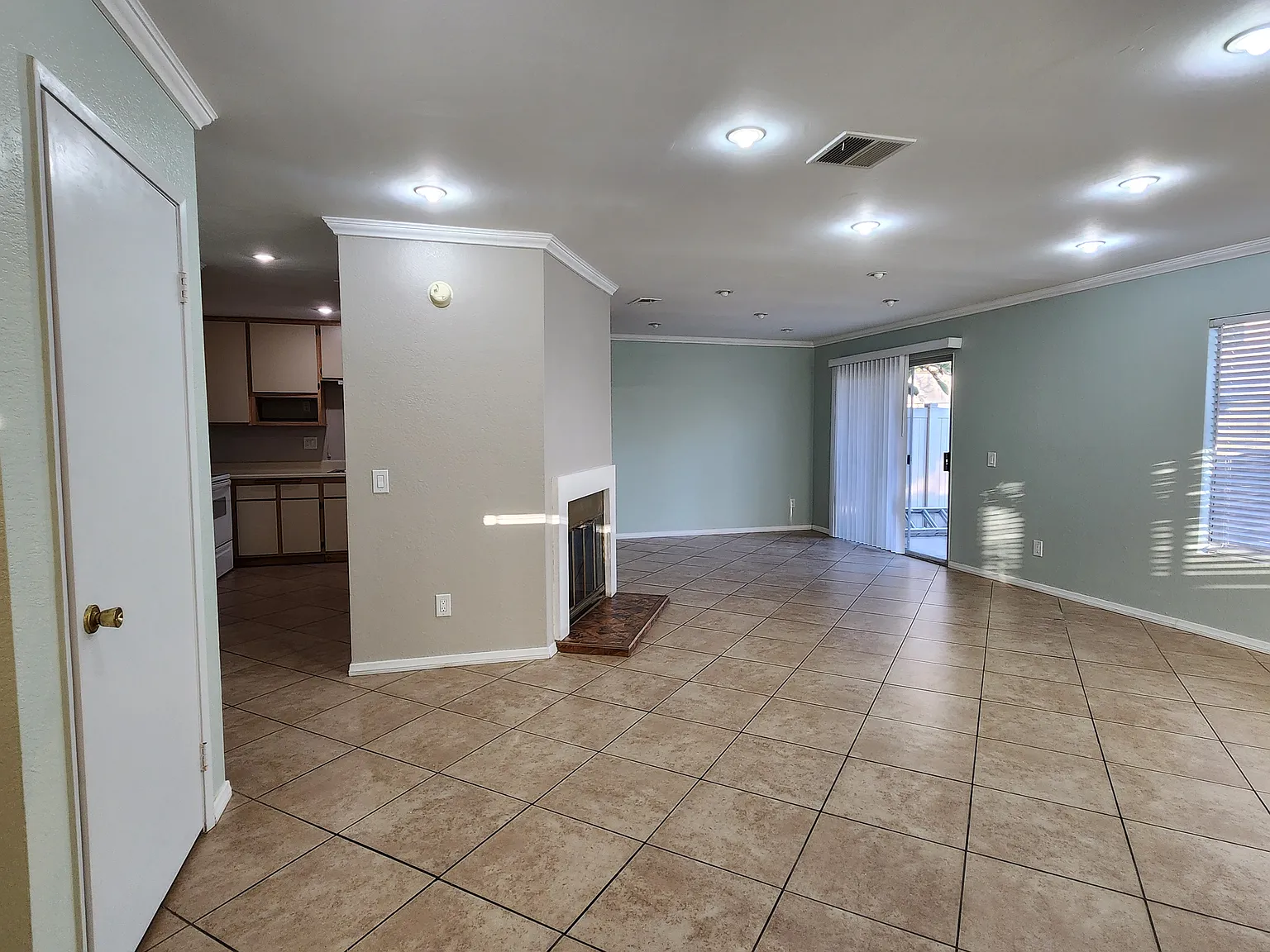 3 bed, 2.5 bath, 1438 sqft, $3,150 — Photo 1