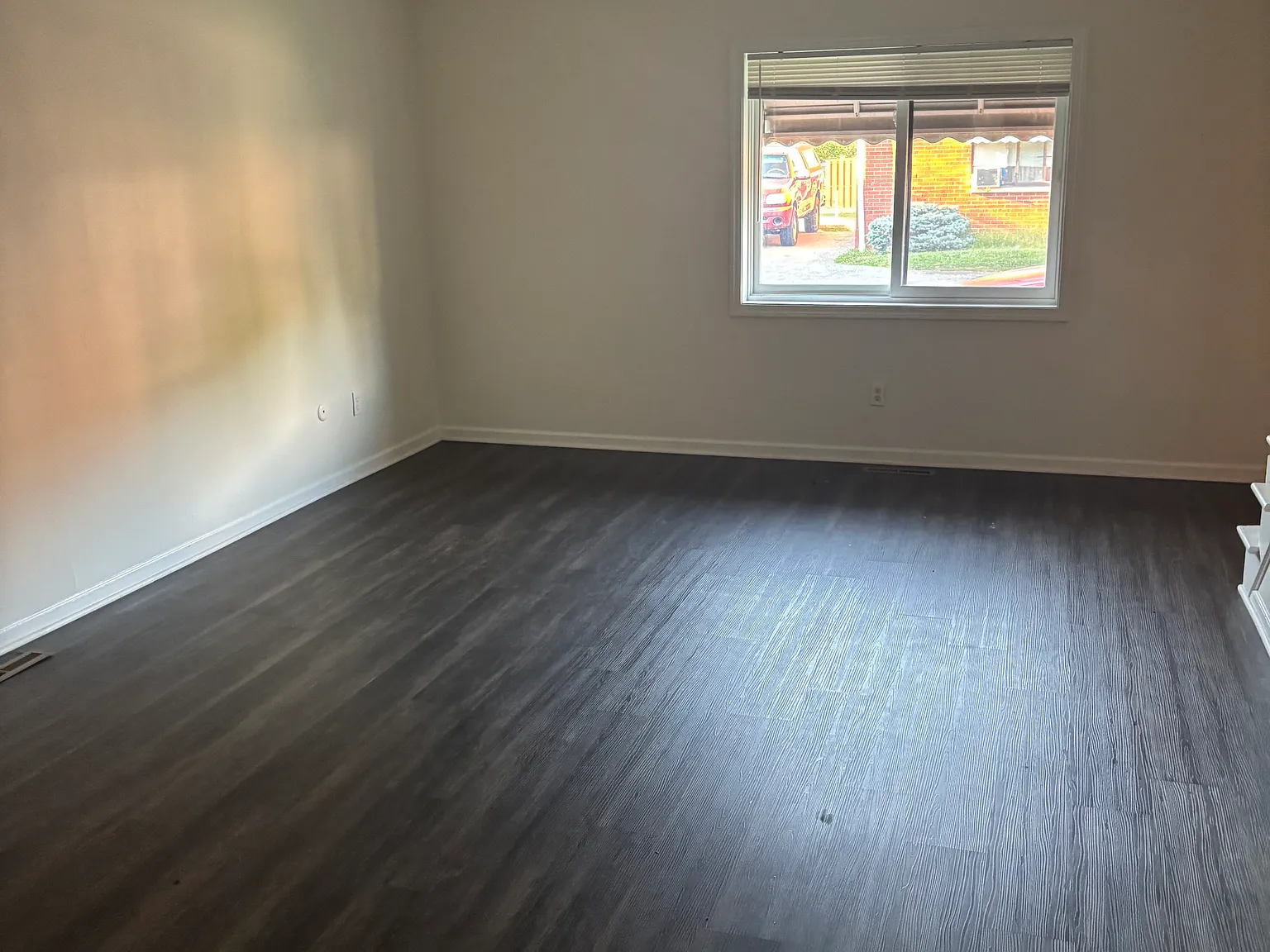 3 bed, 1.5 bath, 1250 sqft, $1,595 — Photo 1