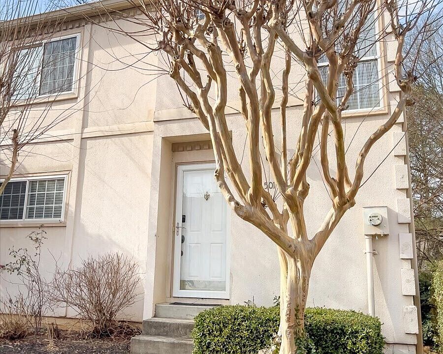 1st image of 501 Bridge Ln SE