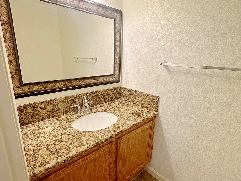 Downstairs 1/2 bathroom