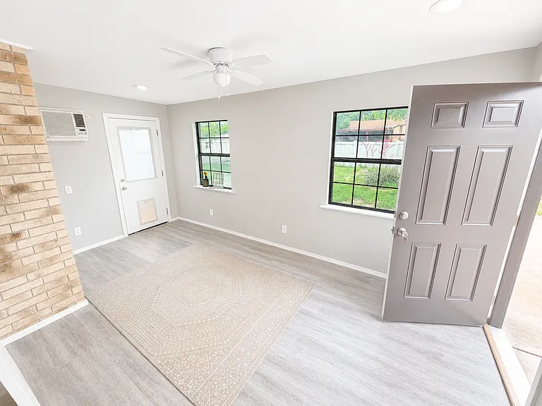 3225 Southland Blvd — Photo 2
