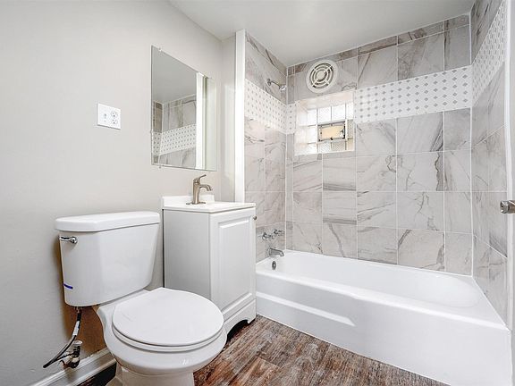 5th image of 3856 S Sacramento Ave #1M