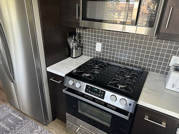 4th image of 14954 Moorpark St APT 4