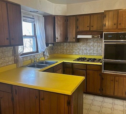 4th image of 108 E Burlington St APT B