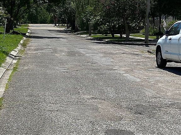 5th image of 956 Florida Blvd