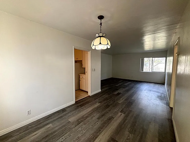 1935 Cloverfield Blvd — Photo 39