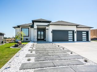 6841 W 23rd Ave, Kennewick, WA
