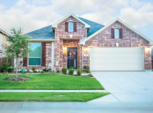 916 Longhorn Dr, Aubrey, TX 76227