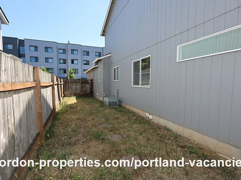 5407 SE 121st Ave — Photo 24