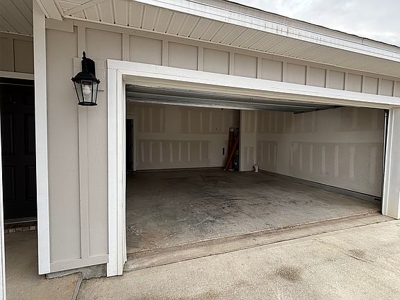 3rd image of 5780 Danbury Blvd