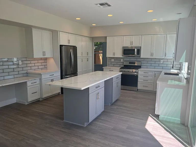 2454 Whispering Oaks Dr — Photo 6