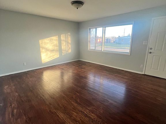 2nd image of 3203 Hanover Dr