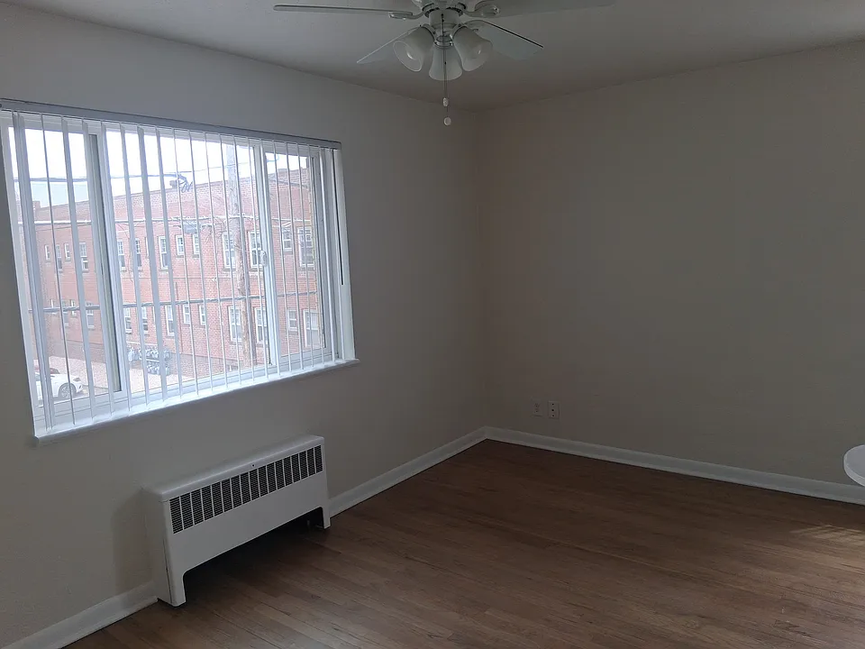 1042 N Pearl St #208