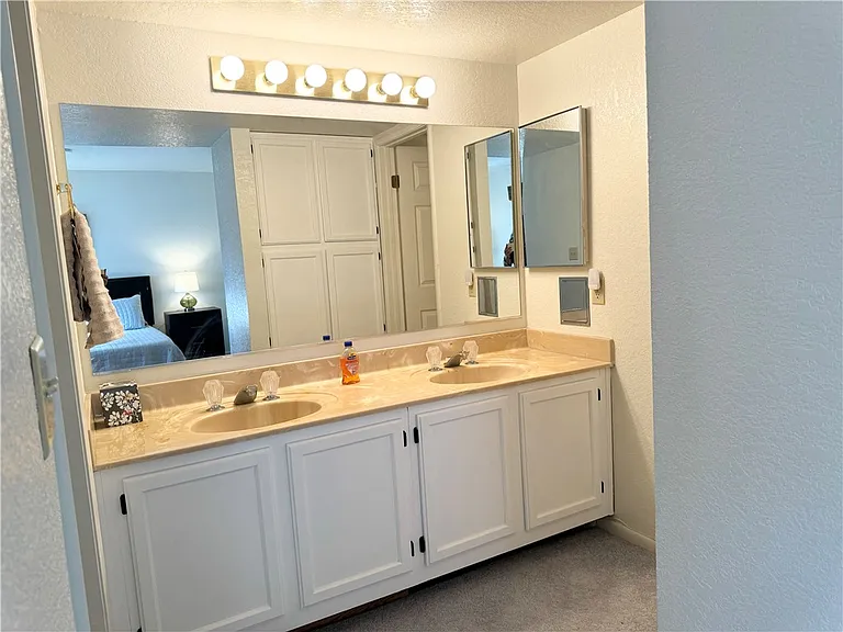 1800 Clubhouse Dr #K90 — Photo 16