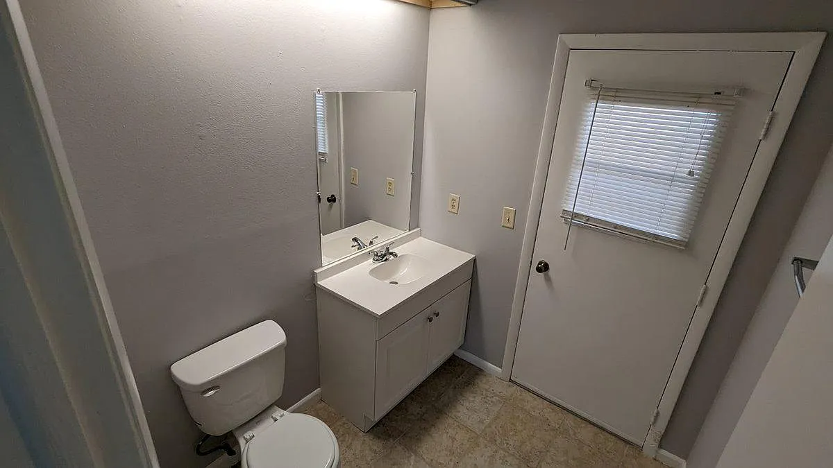 4 bed, 1.5 bath, 1510 sqft, $2,400 — Photo 4