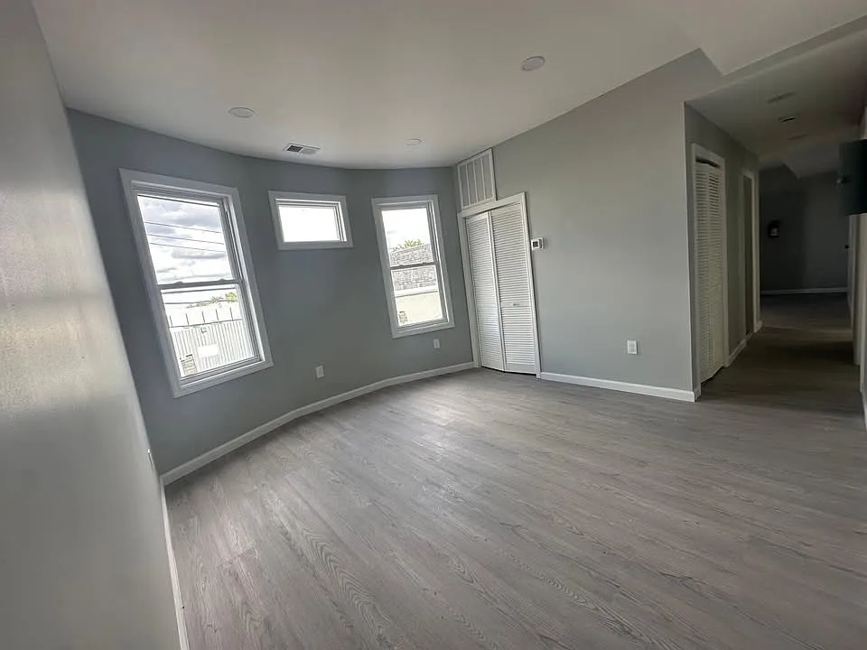 4 bed, $2,700 — Photo 4