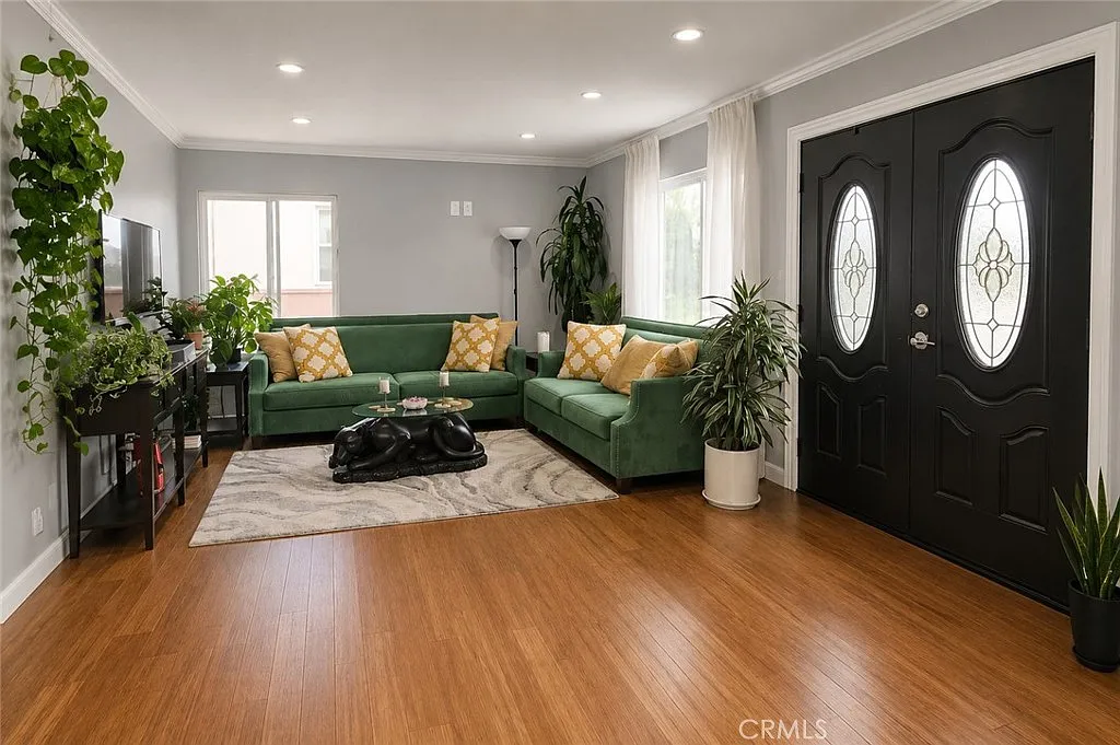 4 bed, 1380 sqft, $3,400 — Photo 2