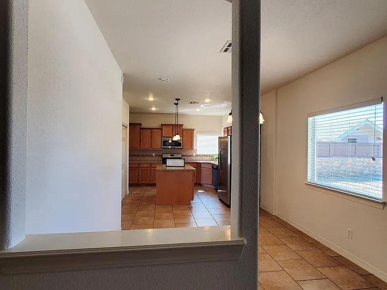 14604 Christian Castle Ave — Photo 8