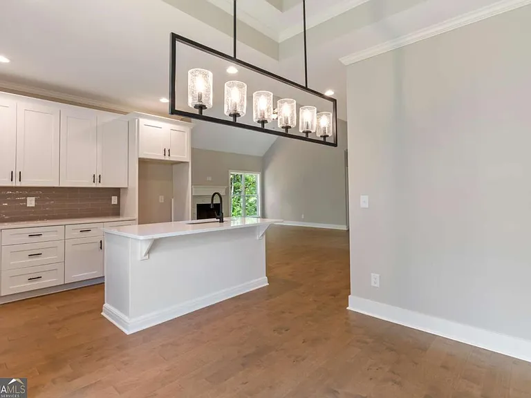 380 Ansley Dr — Photo 12