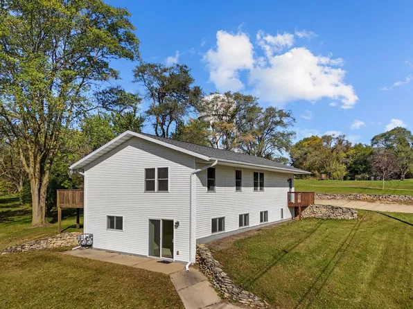 325 Sunnyview Ln, Princeton, WI 54968