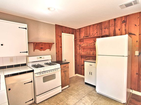 5th image of 405 Walker St