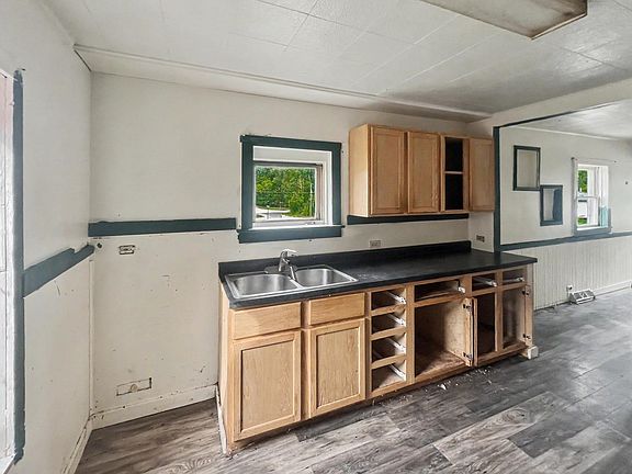 2nd image of 512 S 4th St