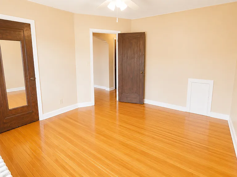 Grand Ave Apartments — Photo 22