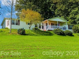 842 Apple Valley Rd, Hendersonville, NC 28792