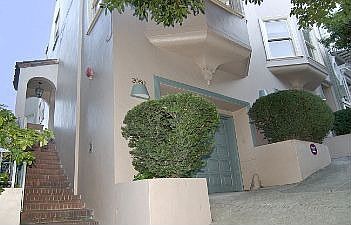 :: 2050 Leavenworth Street