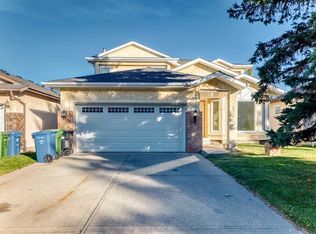 2740 W Signal Hill Dr SW, Calgary, AB T3H 2L6