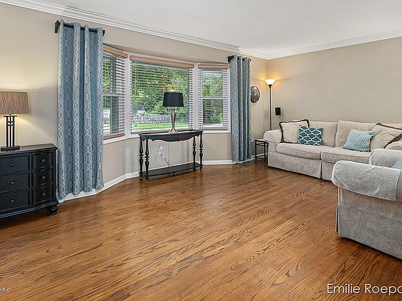 5th image of 5386 Christie Ave SE