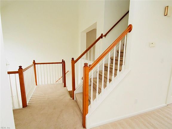 2nd image of 5524 Summer Cres