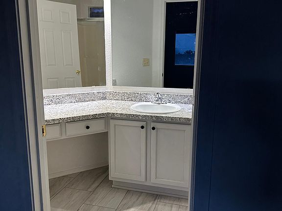 3rd image of 2831 W Medallion Dr