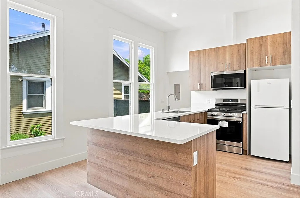 1 bed, 675 sqft, $1,995 — Photo 2