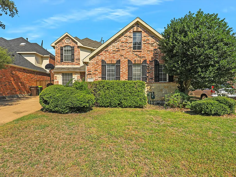 9233 Dark Forest Dr — Photo 1