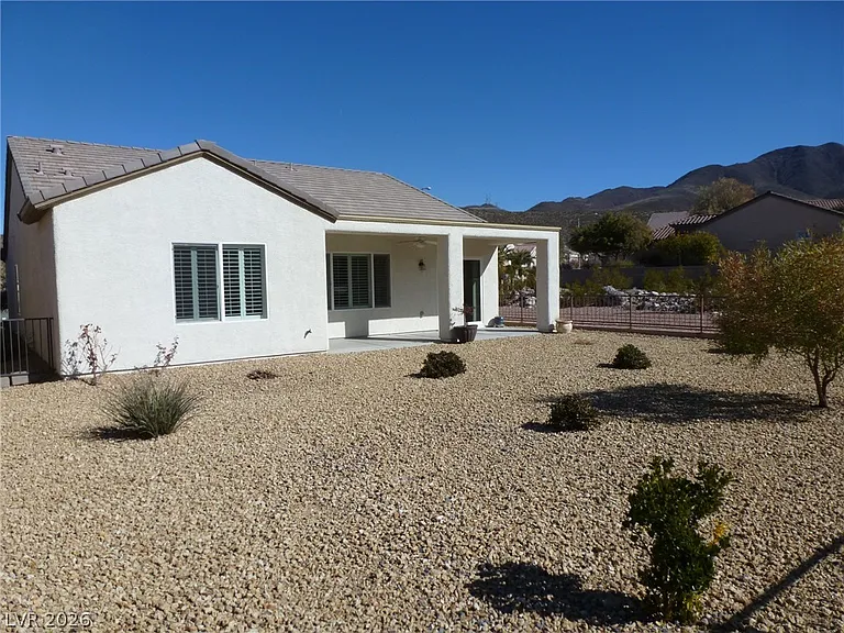 2123 Pepperell Ave — Photo 3