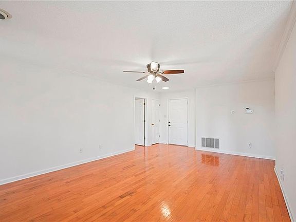 3rd image of 1750 Clairmont Rd APT 21