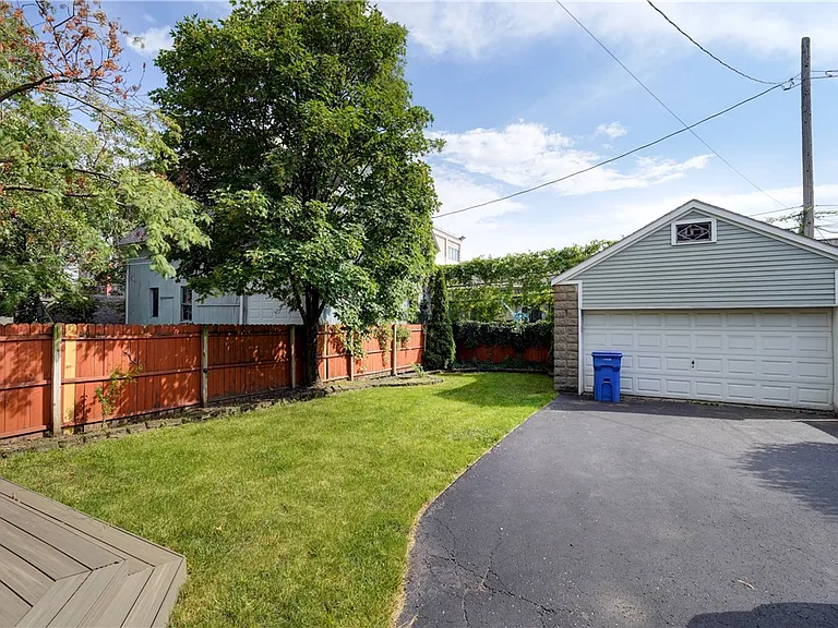 31 Birch Cres — Photo 44