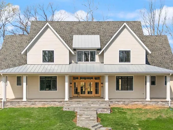 17819 Yatton Rd, Round Hill, VA 20141