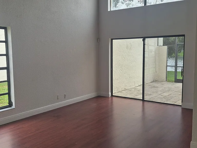1145 NW 98th Ter #122 — Photo 3
