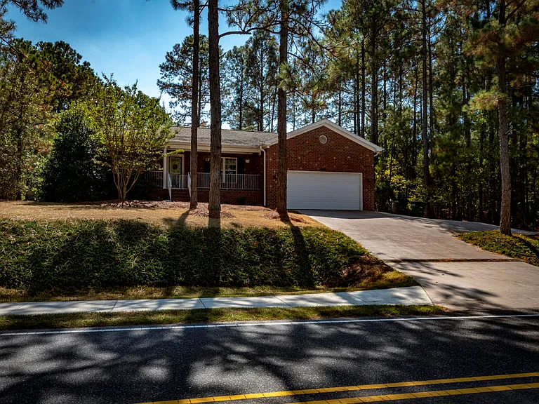 440 Spring Lake Dr — Photo 1