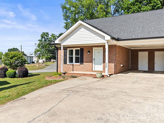 3rd image of 110 Balsam Dr